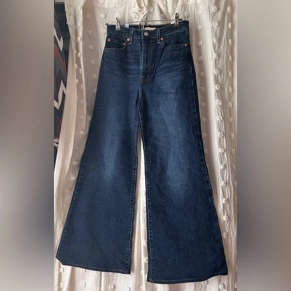 New Levi’s ribcage bell jeans - Picture 4 of 7